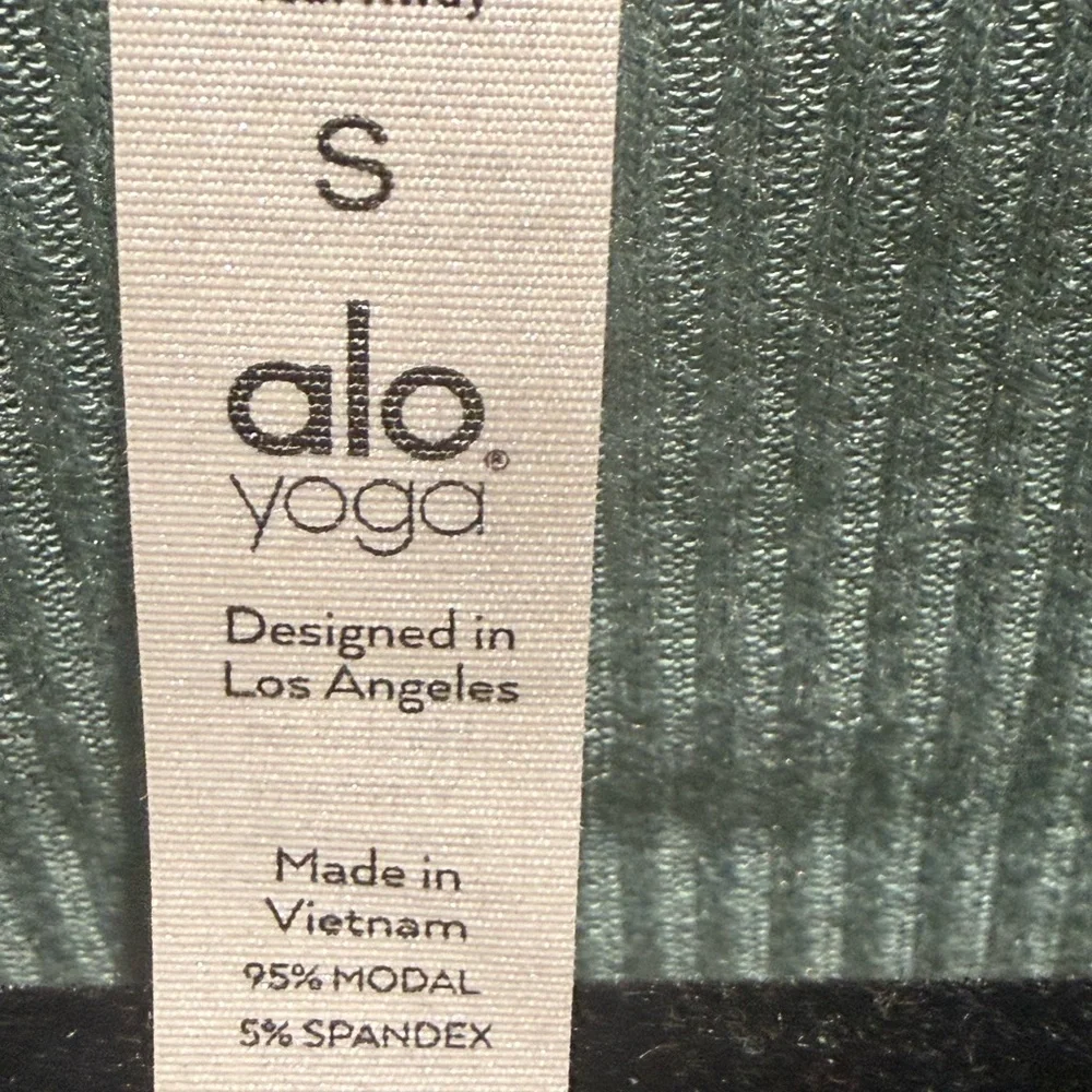 ALO Yoga Women's Ribbed Crop Top - Mint Green - Picture 3 of 3